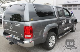 Volkswagen AMAROK pick-up s hardtopem - nástavbou MK III. s odklopnými boky. Tento model hardtopu je určen profesionálům, po odklopení boků totiž umožňuje okamžitý přístup do hardtopu, tedy do celého ložného prostoru Amaroka, ze tří stran. Výrobcem hardtopů je OM Canopies. amarok, pickup, pick-up, hardtopy, nástavby, pikapy