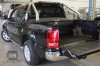 Tool box - pevný, uzamykací a voděodolný kufr je v korbě pickupu pevně uchycen k ochranné plastové vaně. pickup, tool box, off-road, amarok