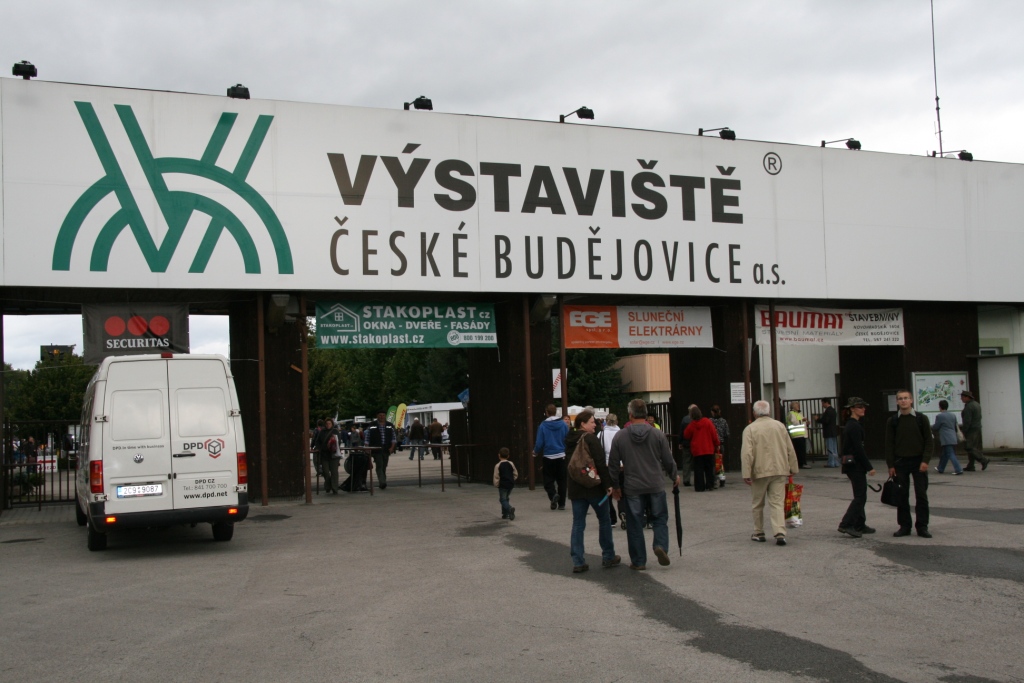 Hardtop od OM CANOPIES na off-road pickupu GONOW 200 vystavovaný na Zemi živitelce 2010 v Českých budějovicích