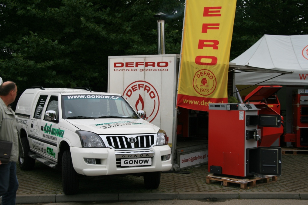 Hardtop od OM CANOPIES na off-road pickupu GONOW 200 vystavovaný na Zemi živitelce 2010 v Českých budějovicích