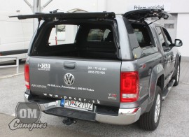 Volkswagen AMAROK pick-up s hardtopem - nástavbou MK III. s odklopnými boky. Tento model hardtopu je určen profesionálům, umožňuje totiž okamžitý přístup do hardtopu ze tří stran. U Amaroka odklopeny boky hardtopu i zadní okno - dveře hardtopu. amarok, pickup, pick-up, hardtopy, nástavby, pikapy