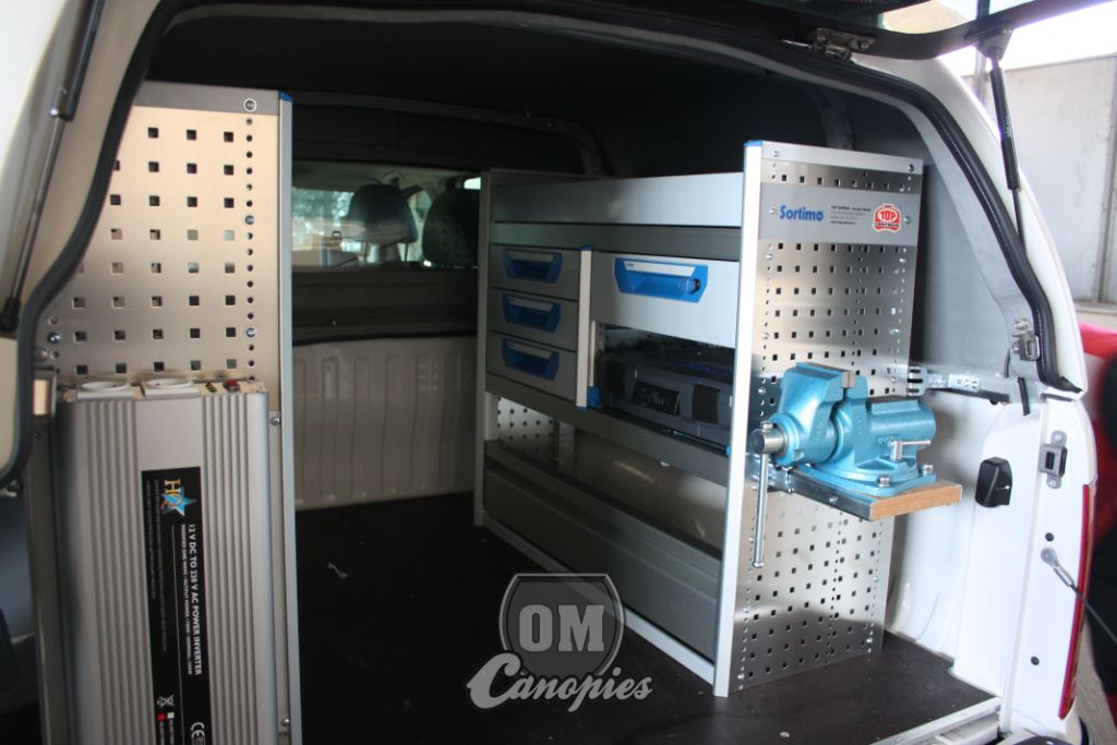 _od_om_canopies_na_pick_upu_amarok-1